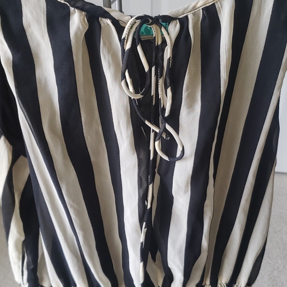 Sleeveless Black and off-white Striped dress - Picture 3 of 4